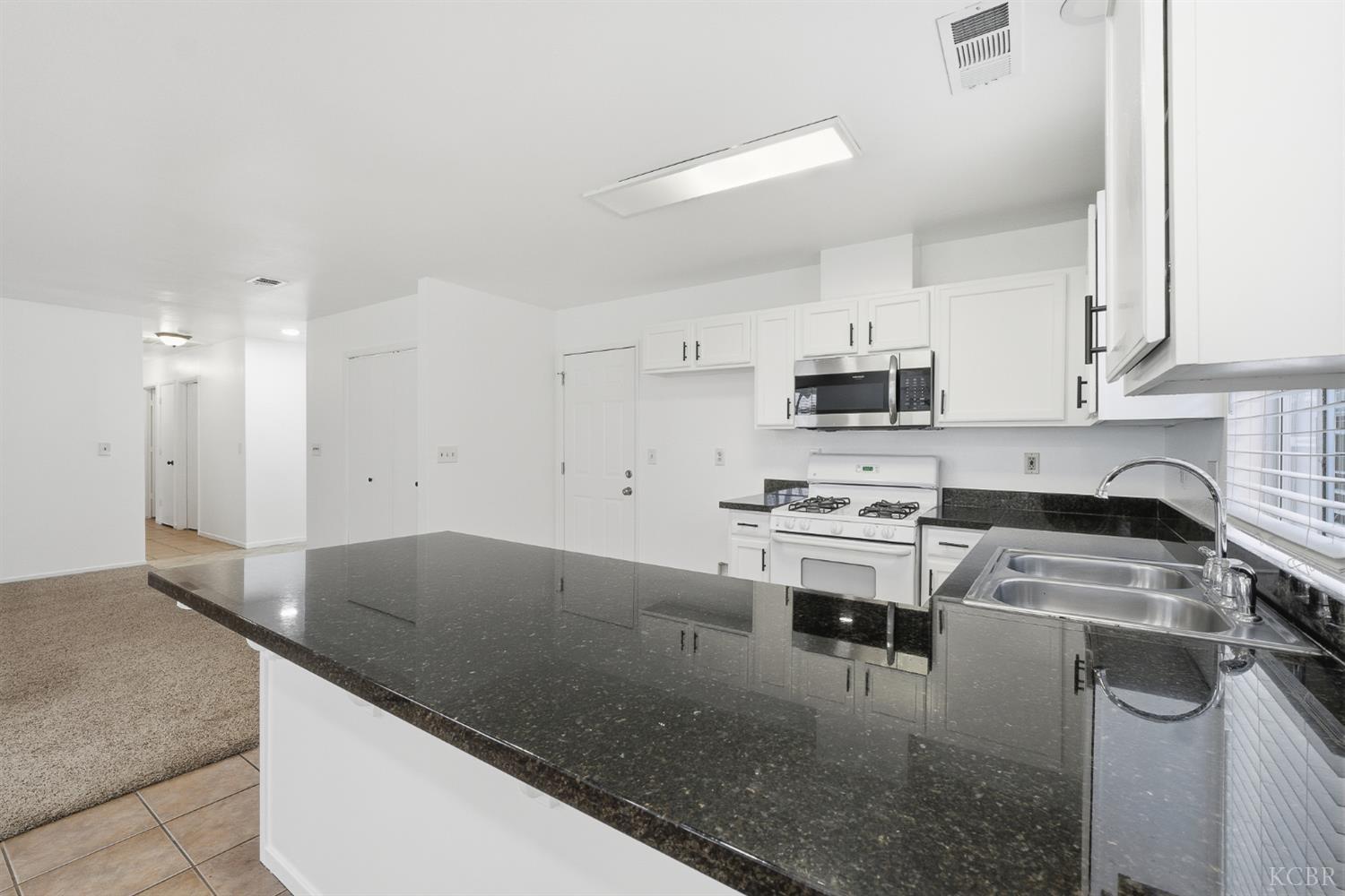 1300 Lark Cir, Hanford, CA 93230