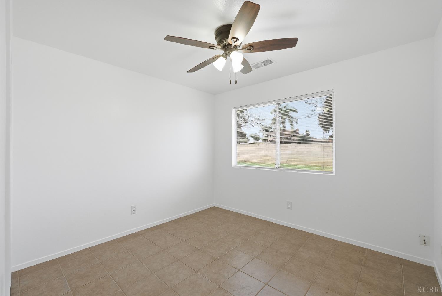 1300 Lark Cir, Hanford, CA 93230