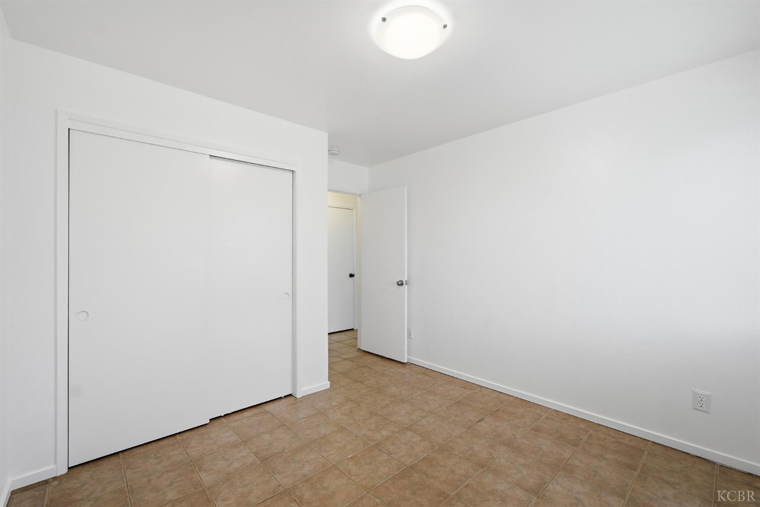 1300 Lark Cir, Hanford, CA 93230