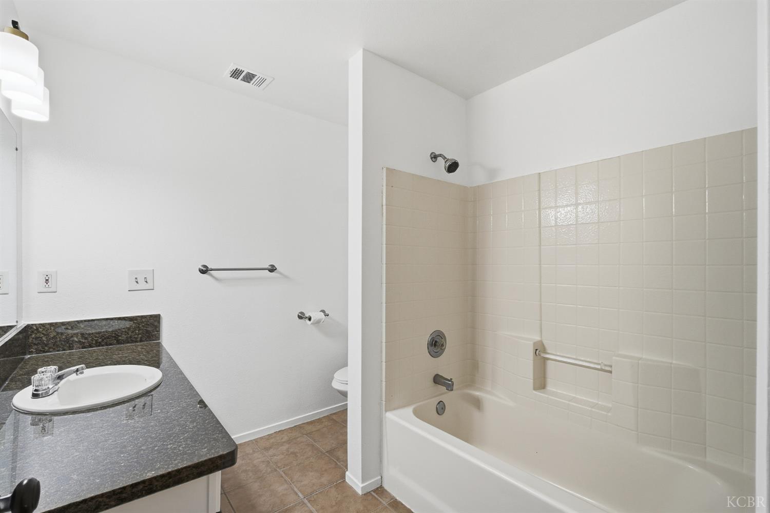 1300 Lark Cir, Hanford, CA 93230