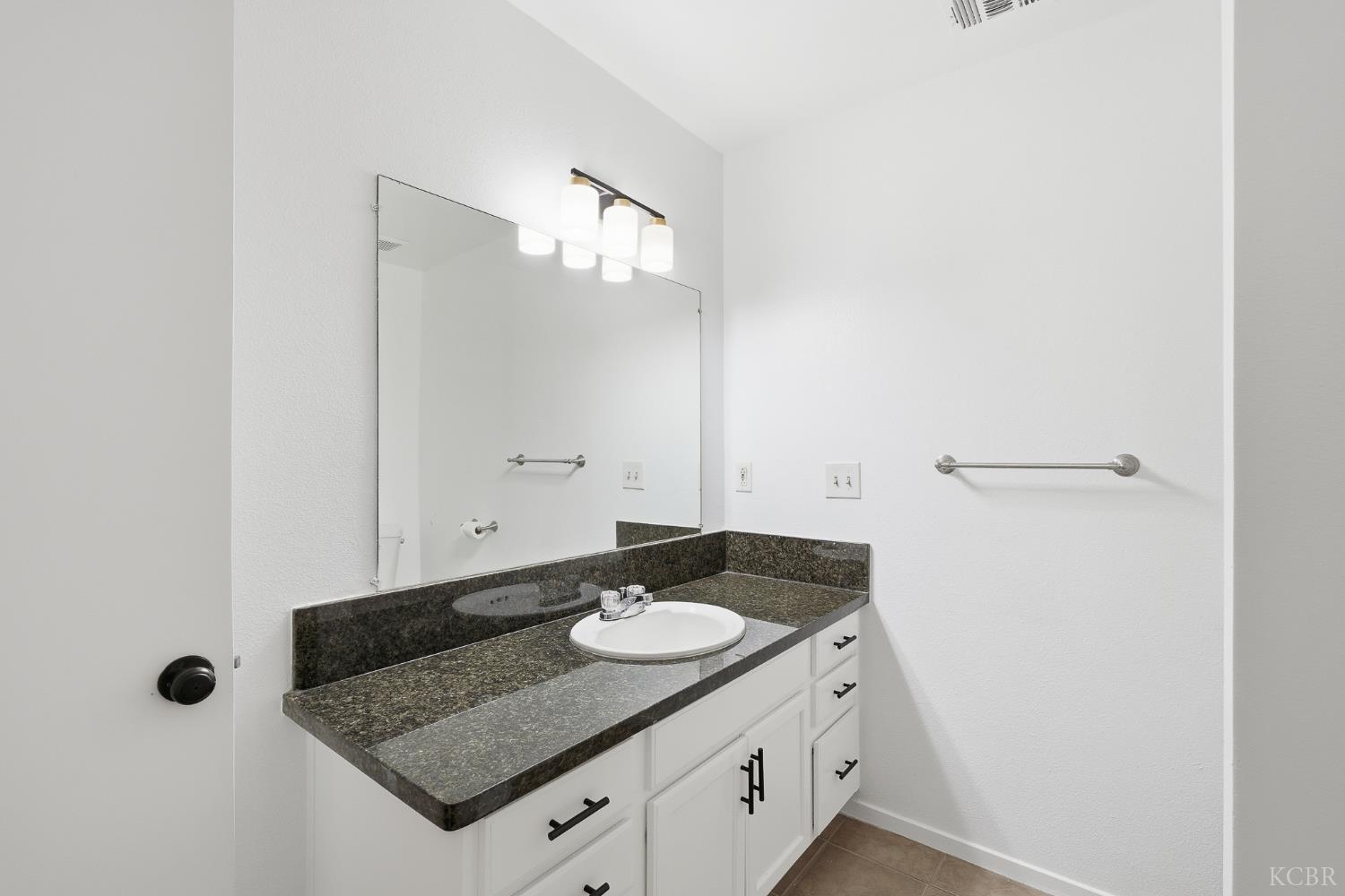 1300 Lark Cir, Hanford, CA 93230