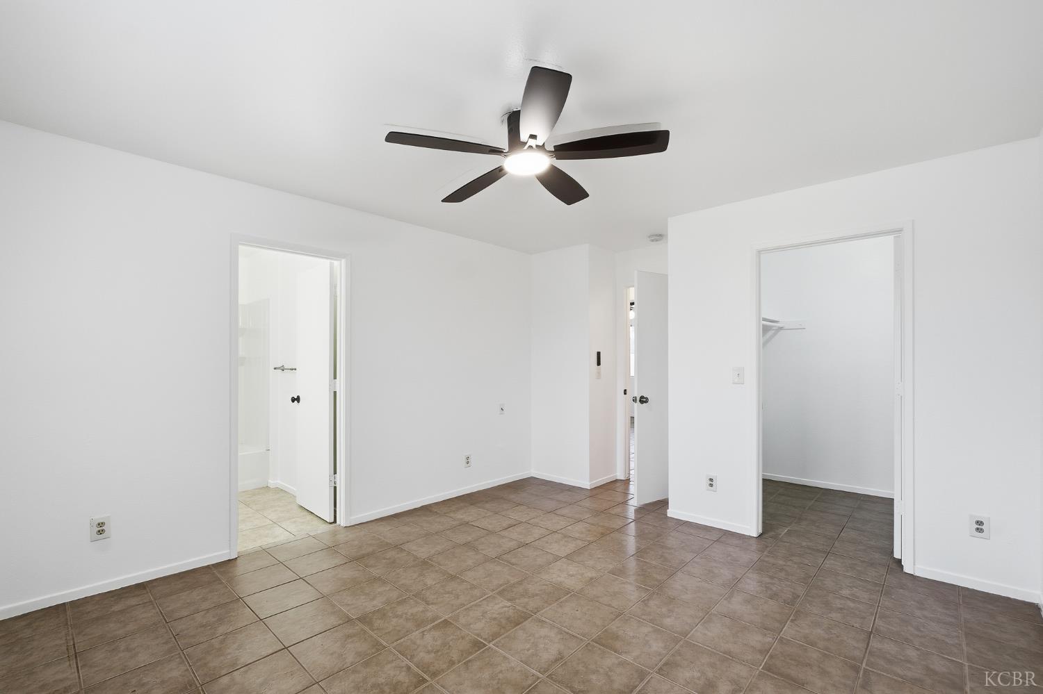 1300 Lark Cir, Hanford, CA 93230