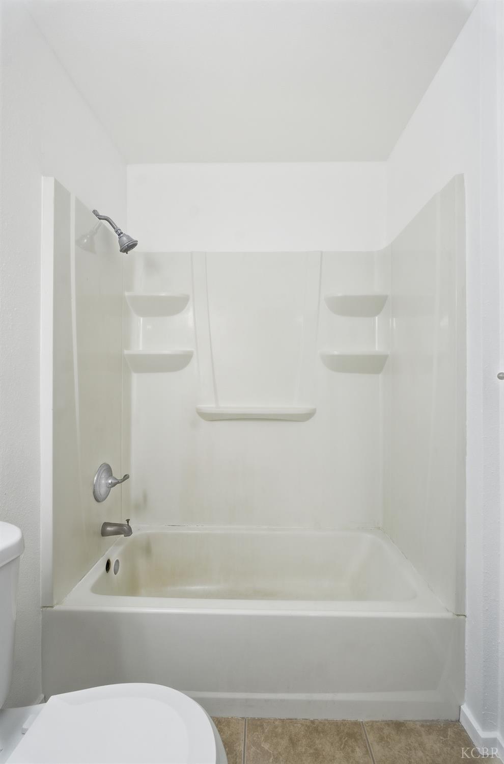 1300 Lark Cir, Hanford, CA 93230