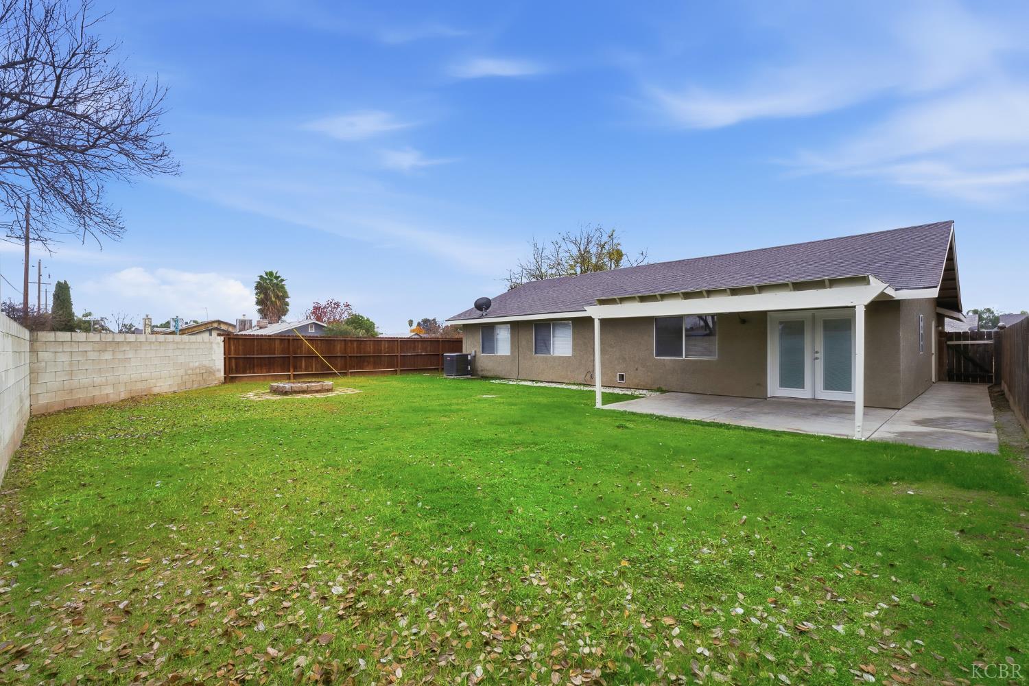 1300 Lark Cir, Hanford, CA 93230