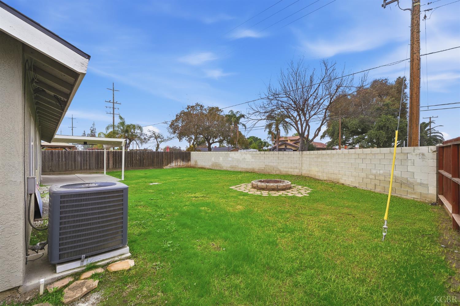 1300 Lark Cir, Hanford, CA 93230