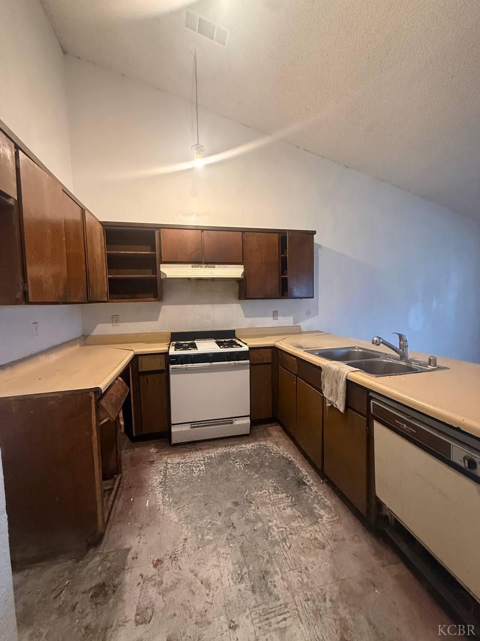 1644 N Tipton St, Visalia, CA 93292