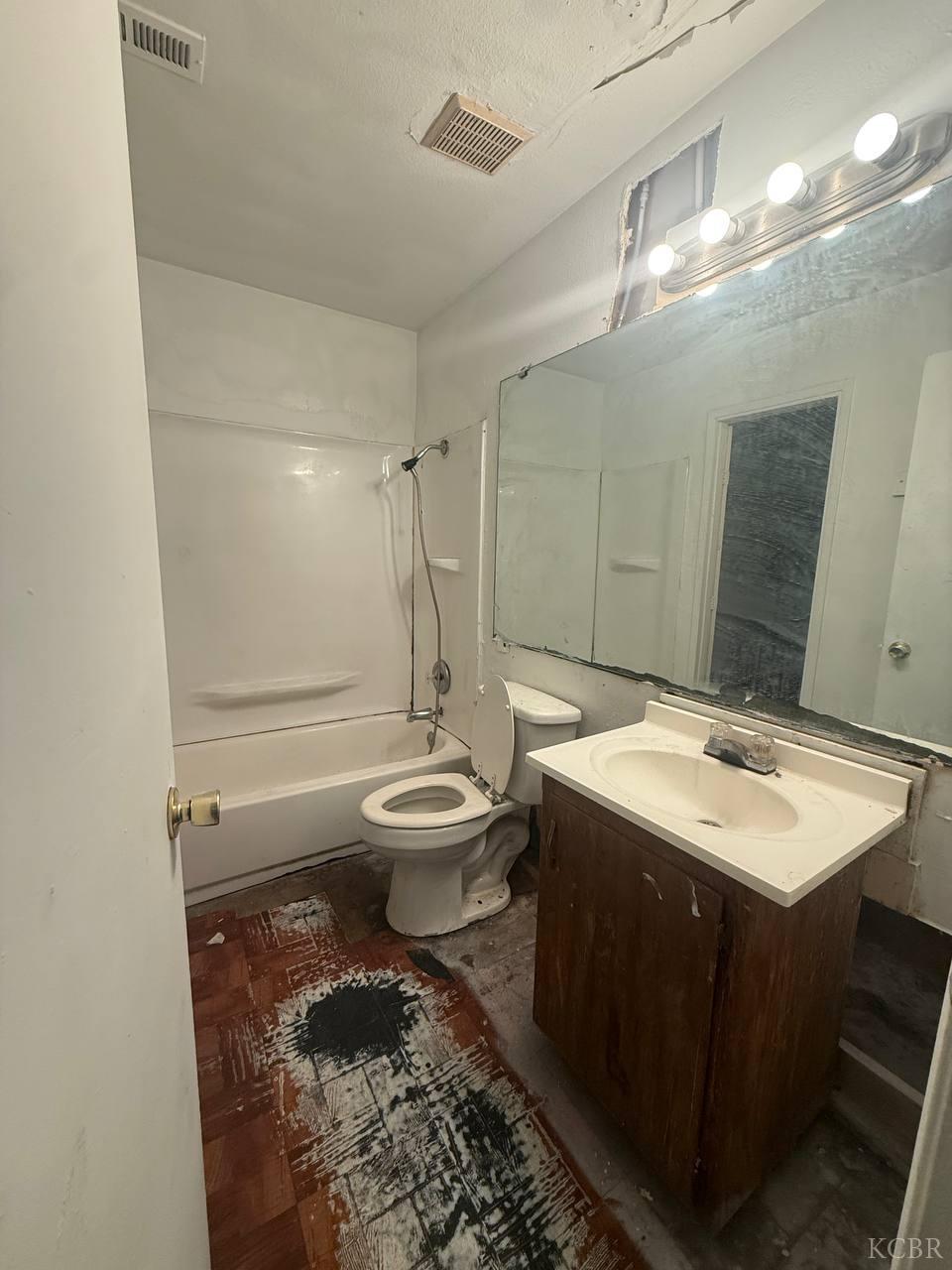 1644 N Tipton St, Visalia, CA 93292