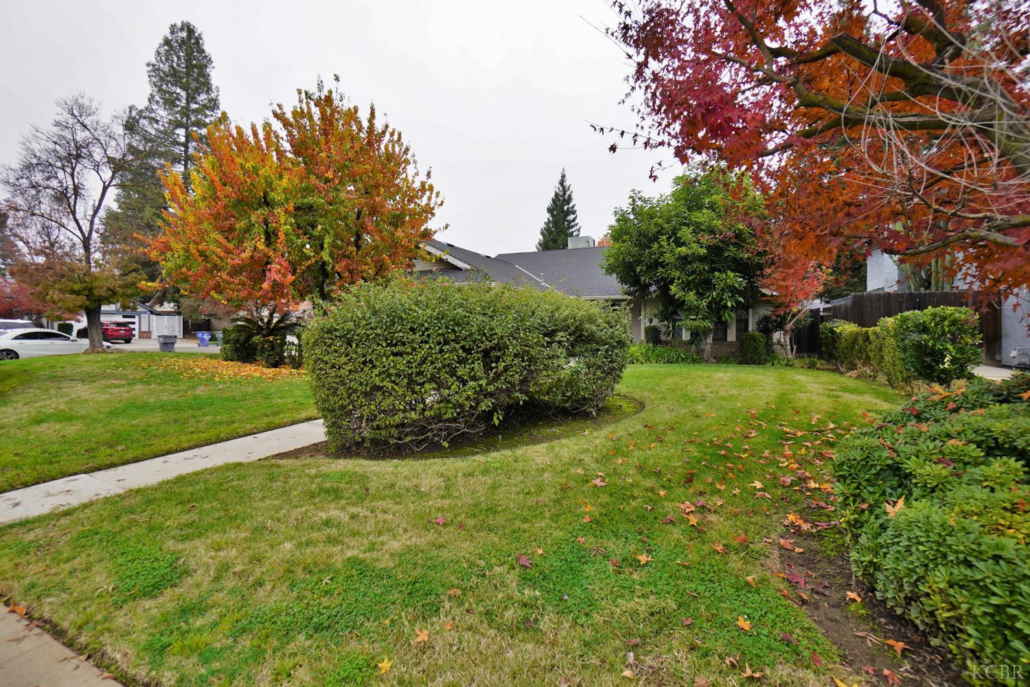 1230 W Sierra Ave W, Fresno, CA 93711