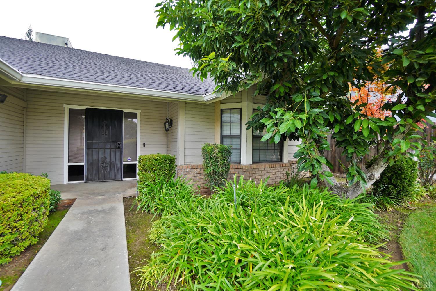 1230 W Sierra Ave W, Fresno, CA 93711