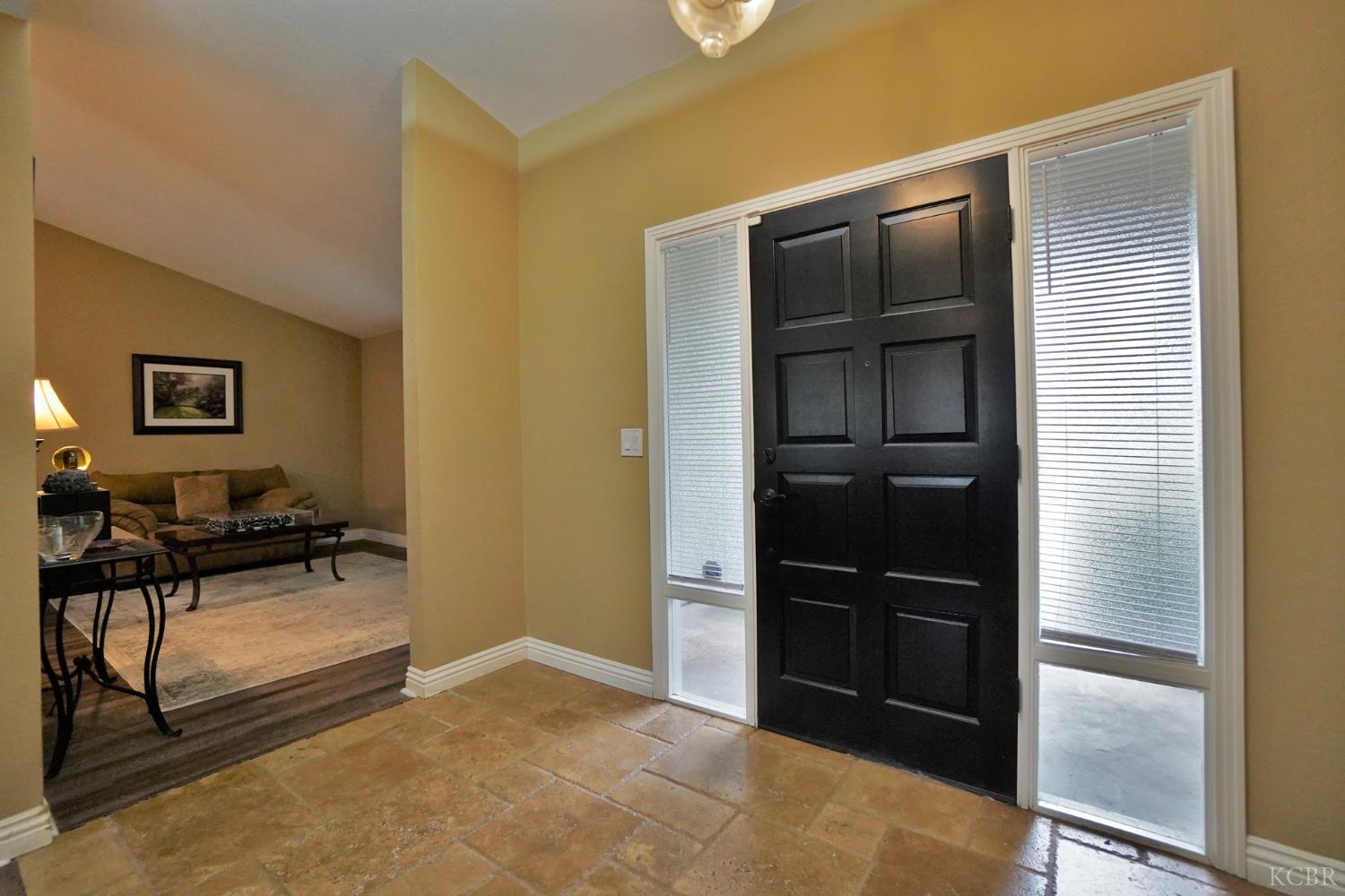 1230 W Sierra Ave W, Fresno, CA 93711