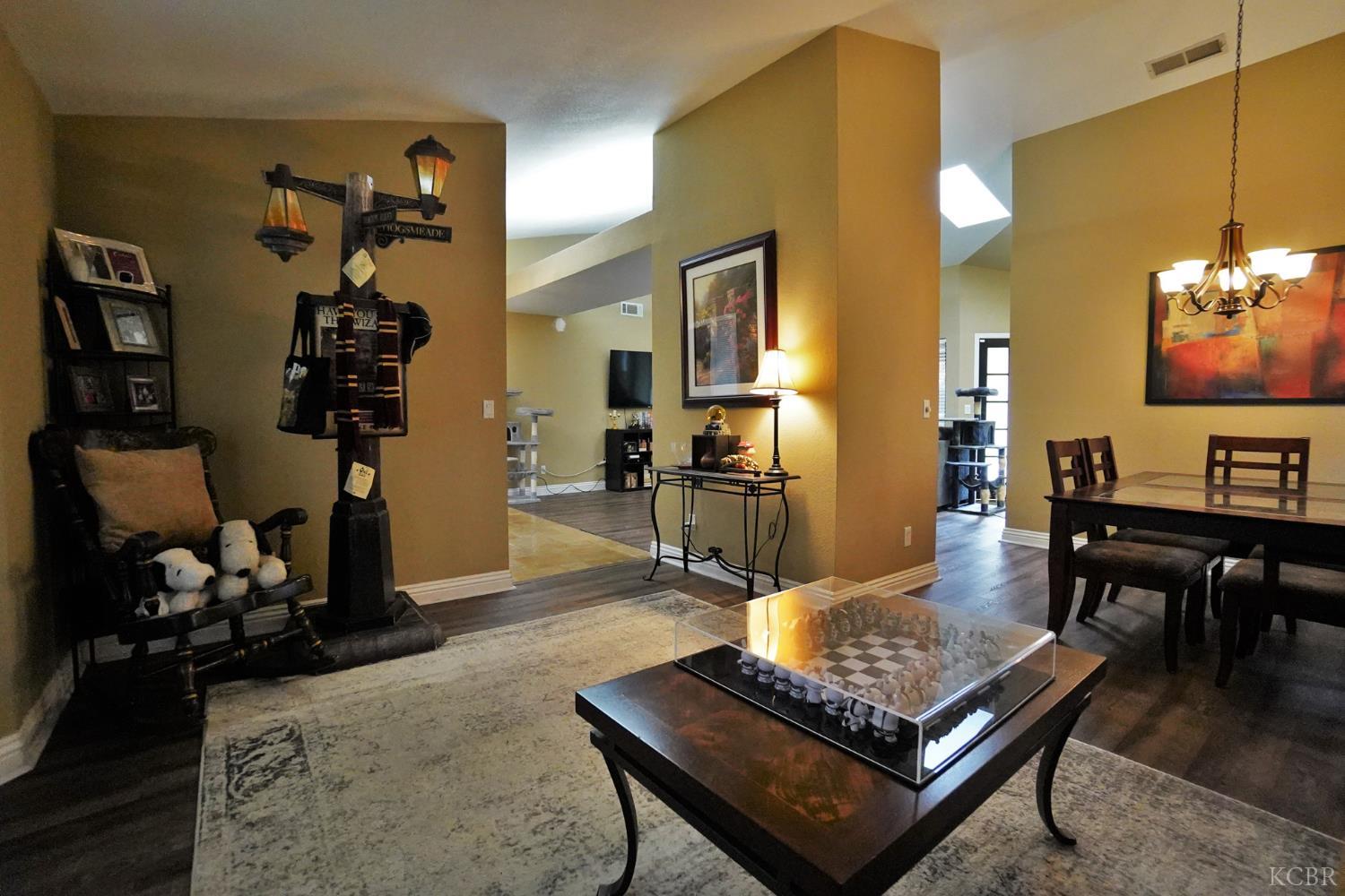 1230 W Sierra Ave W, Fresno, CA 93711