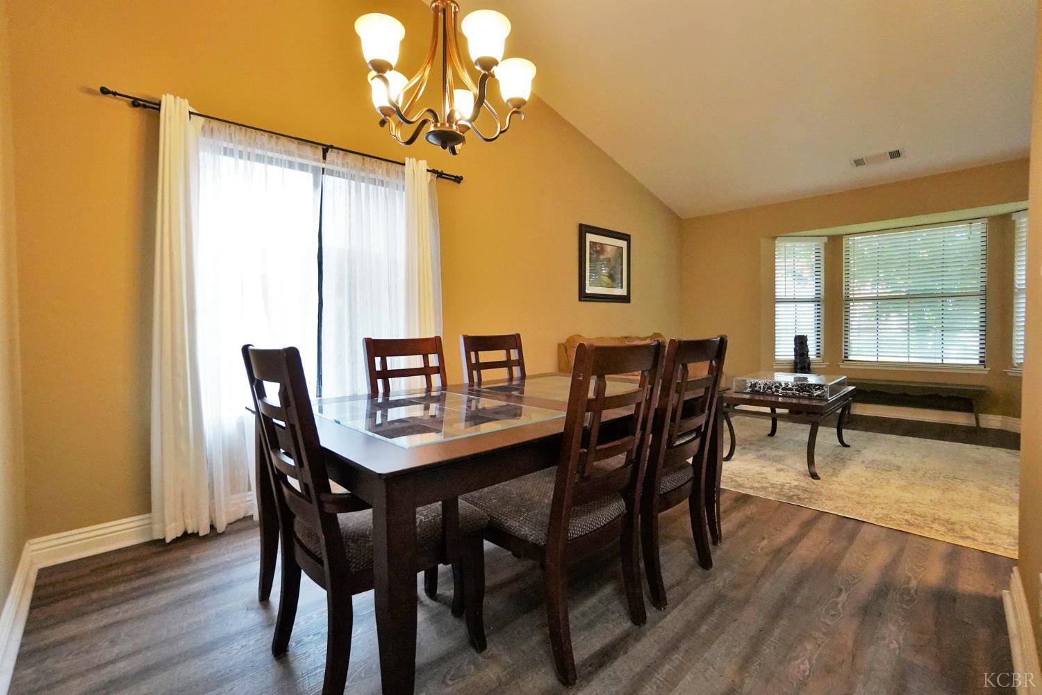 1230 W Sierra Ave W, Fresno, CA 93711