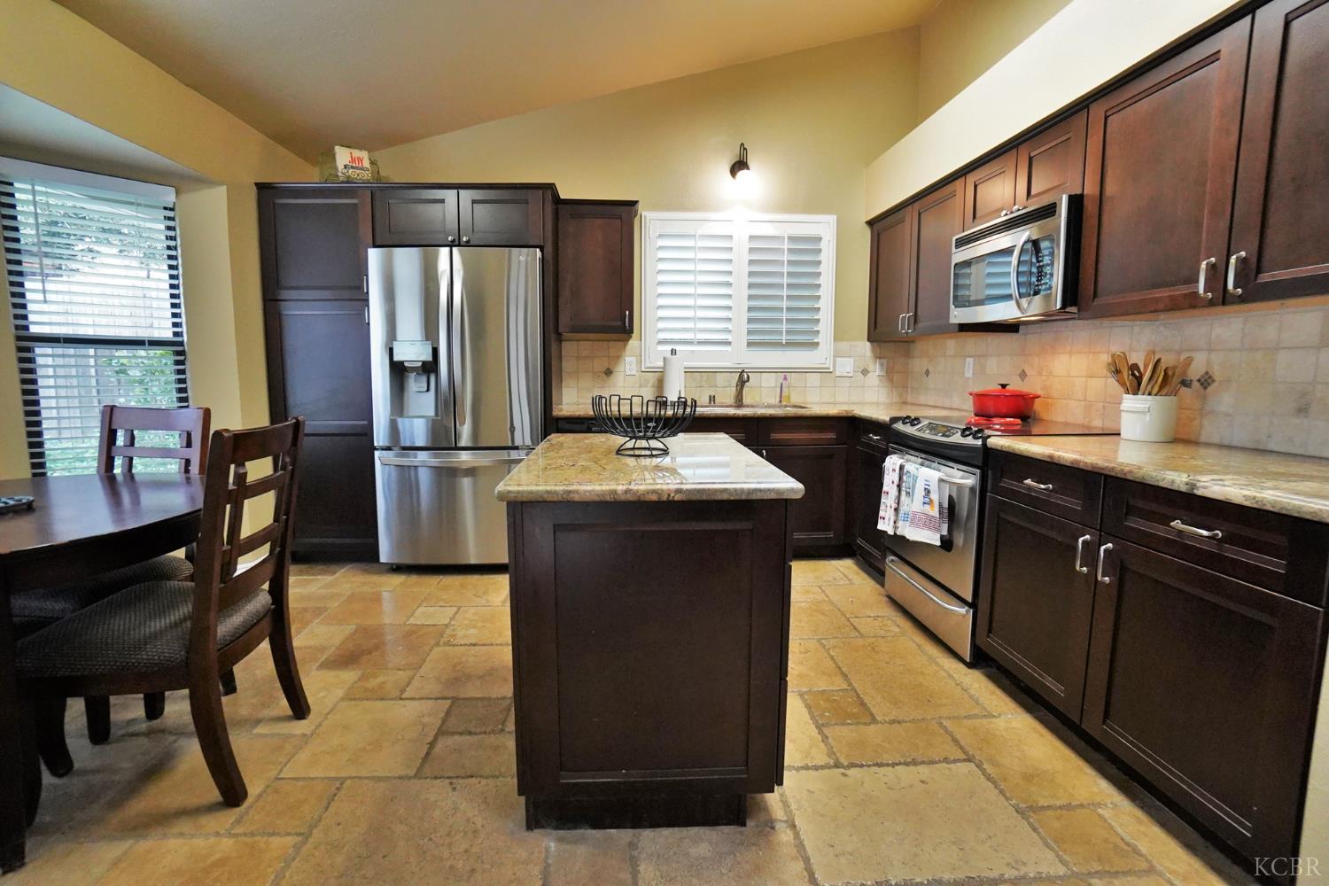 1230 W Sierra Ave W, Fresno, CA 93711