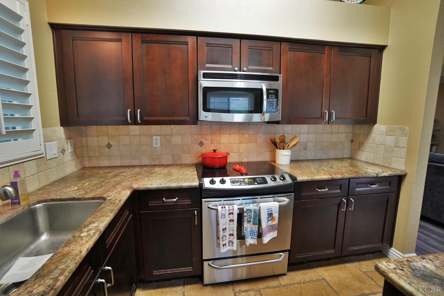 1230 W Sierra Ave W, Fresno, CA 93711