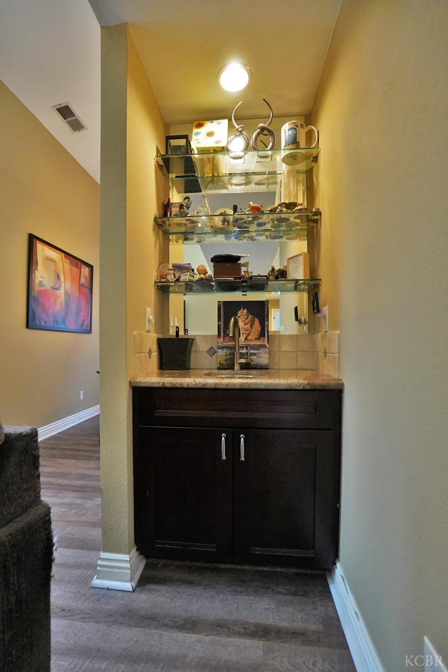 1230 W Sierra Ave W, Fresno, CA 93711