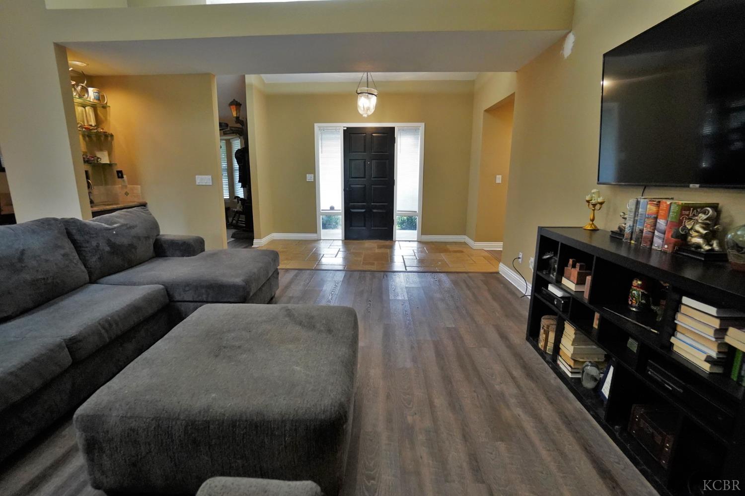 1230 W Sierra Ave W, Fresno, CA 93711