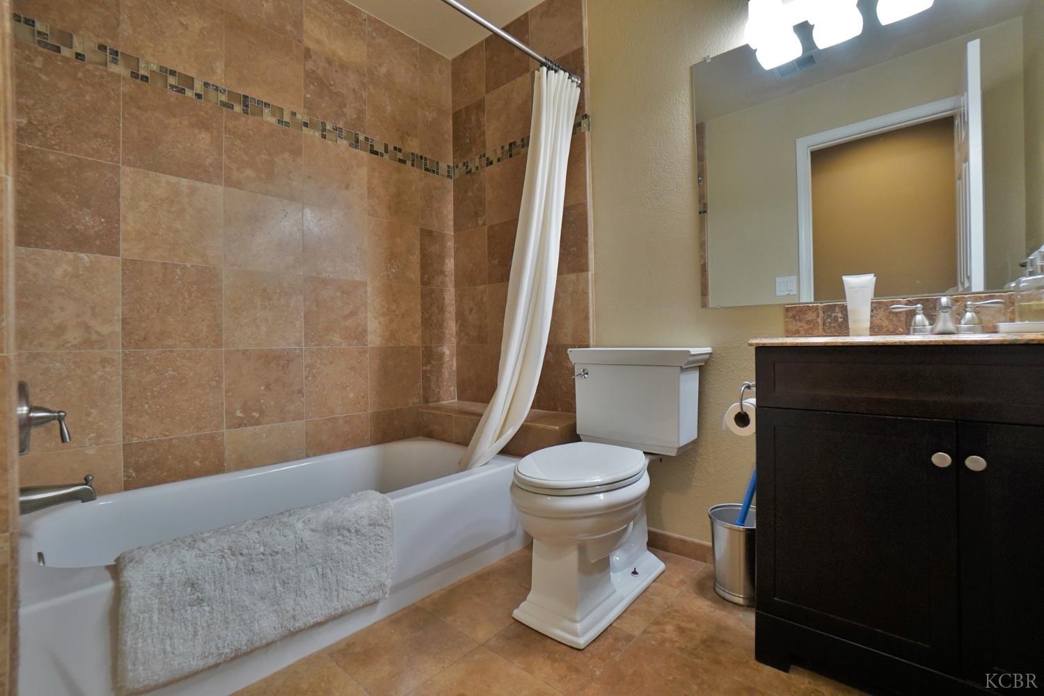 1230 W Sierra Ave W, Fresno, CA 93711