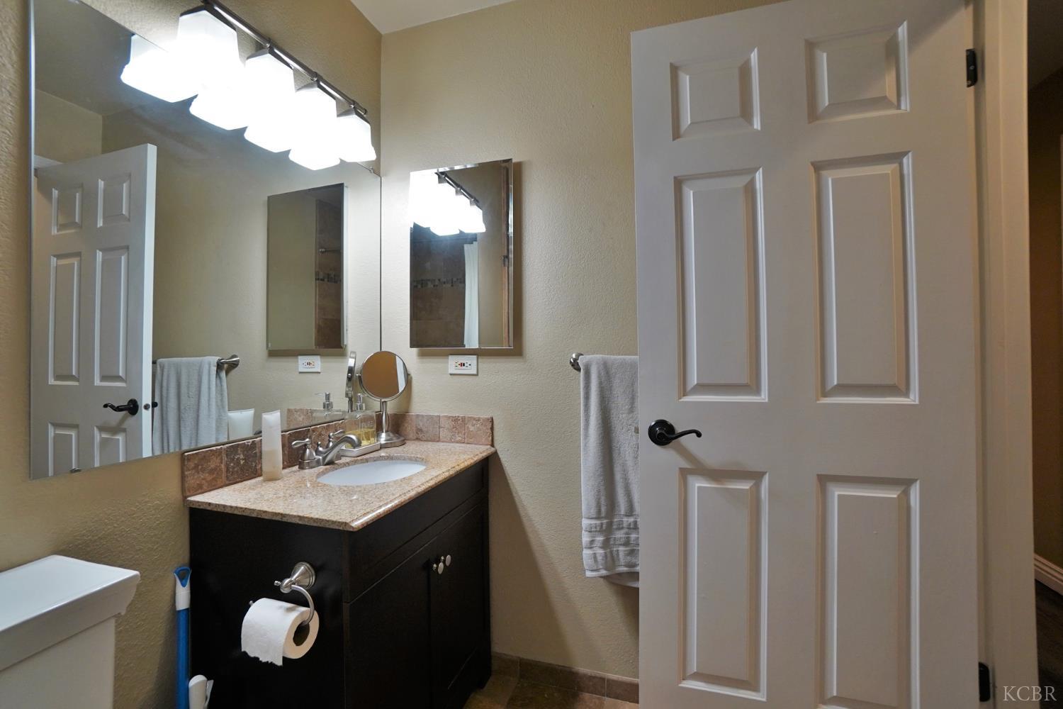 1230 W Sierra Ave W, Fresno, CA 93711