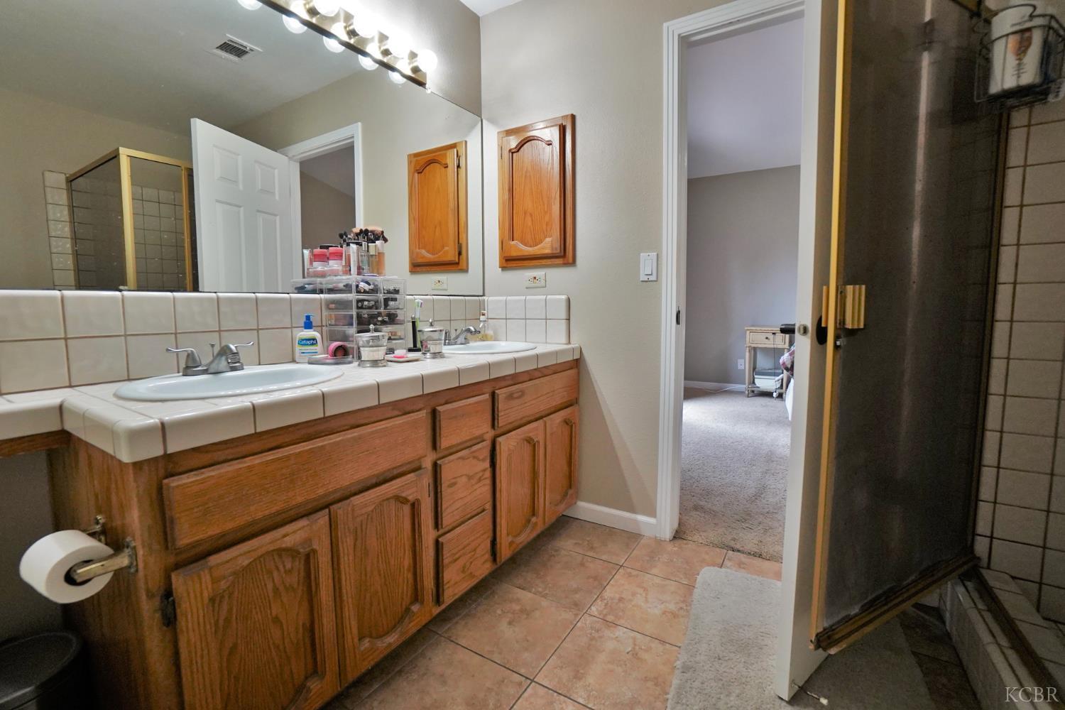 1230 W Sierra Ave W, Fresno, CA 93711