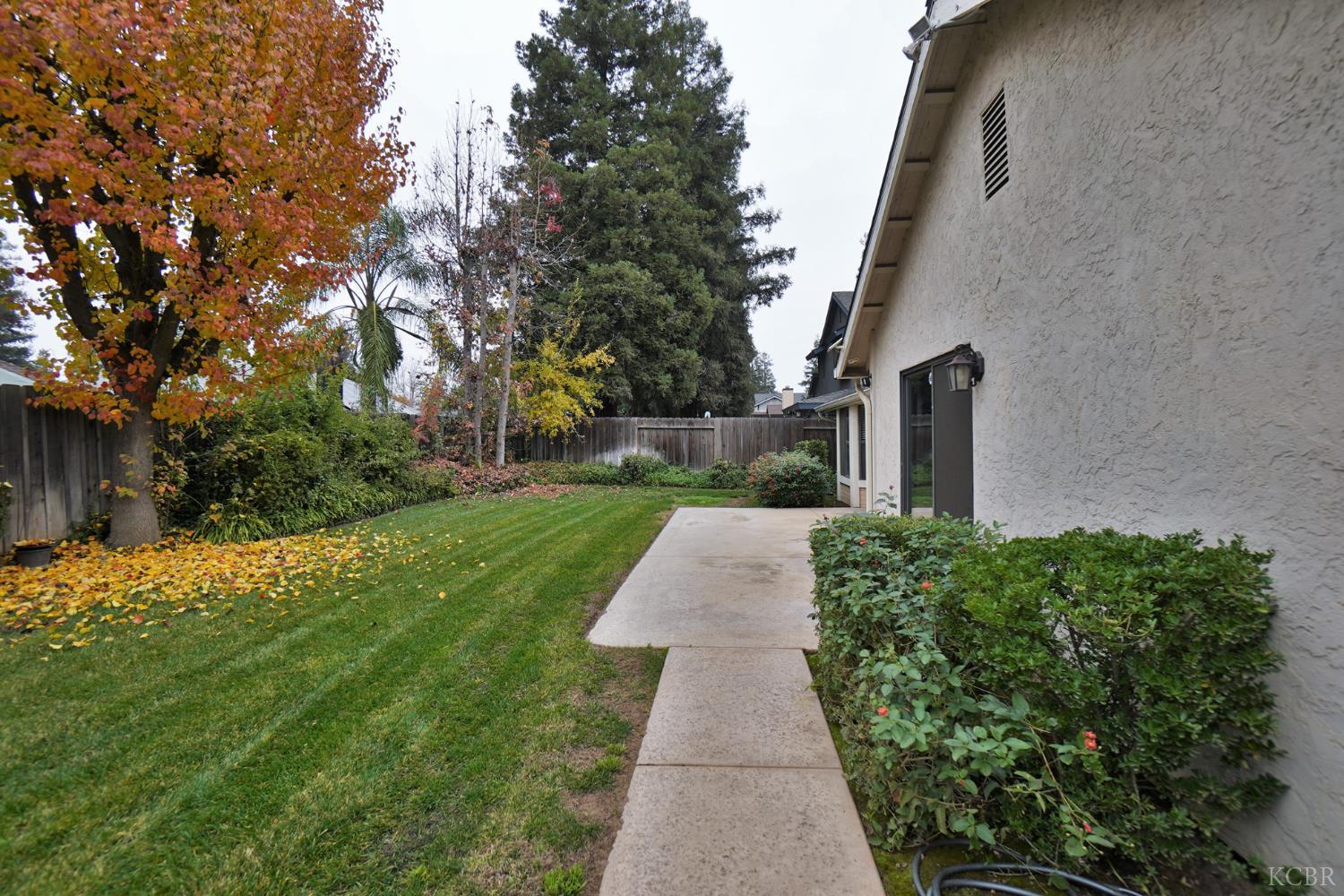 1230 W Sierra Ave W, Fresno, CA 93711