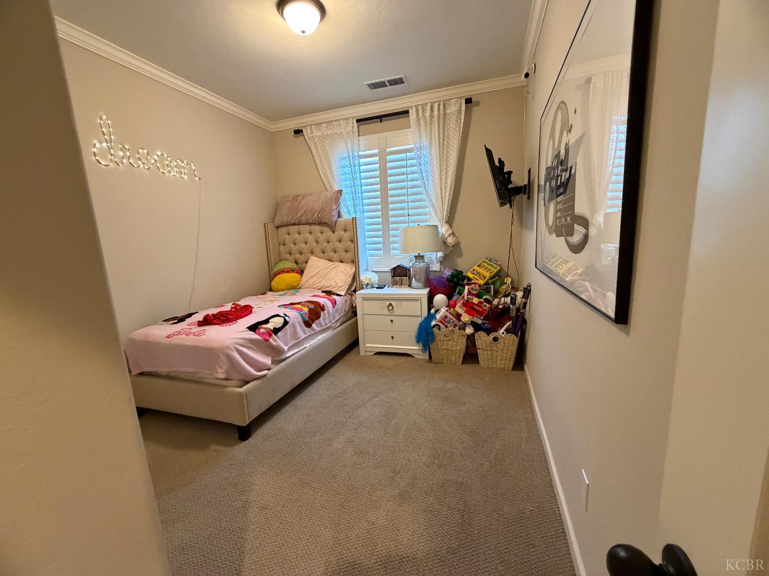 2215 Madeline Dr, Hanford, CA 93230