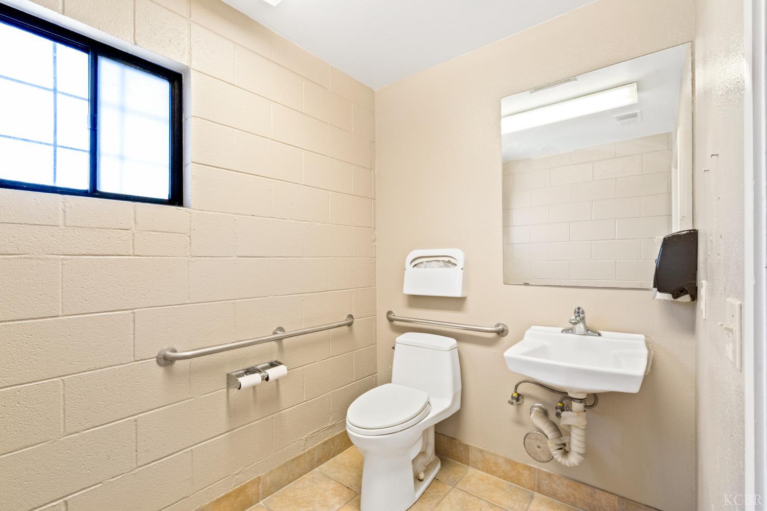 610 W 7th St., Hanford, CA 93230