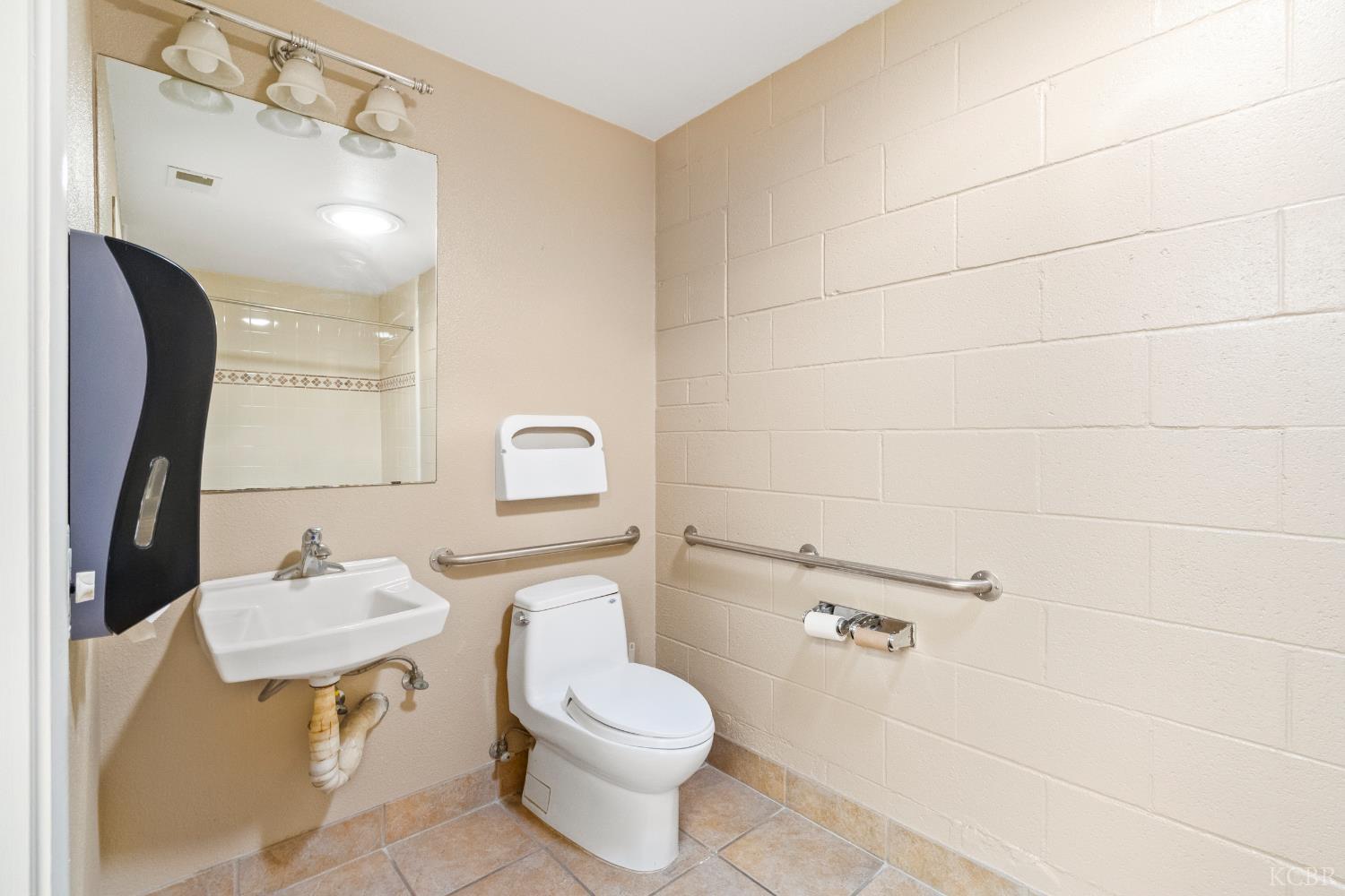 610 W 7th St., Hanford, CA 93230