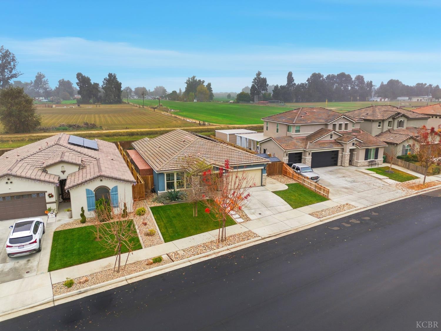 512 Daphne Ln, Lemoore, CA 93245