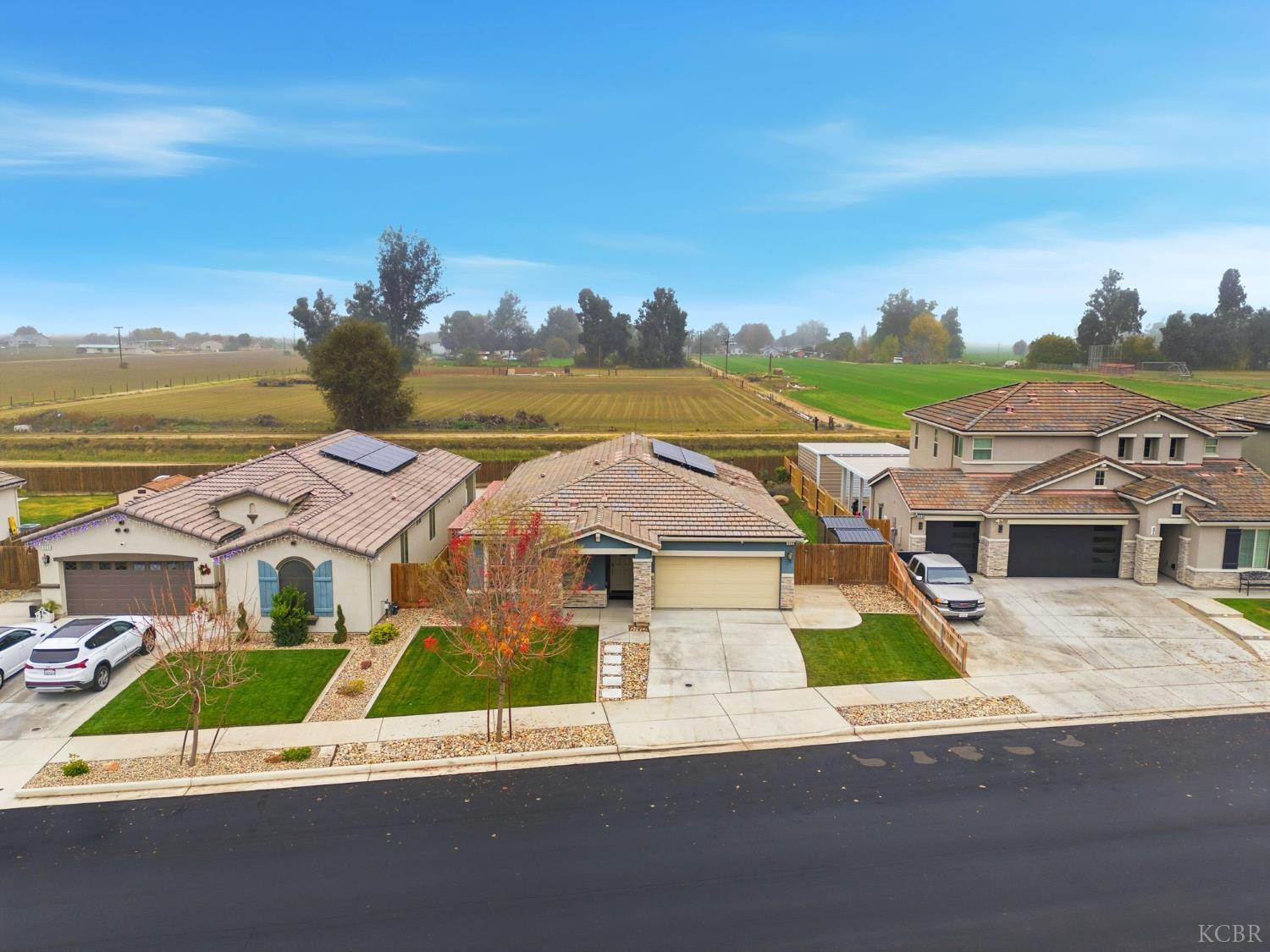 512 Daphne Ln, Lemoore, CA 93245