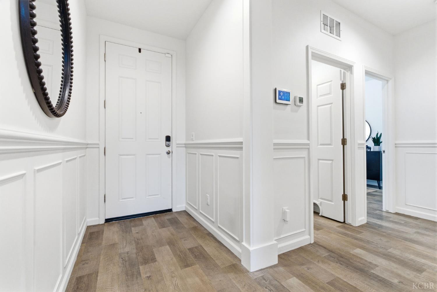 512 Daphne Ln, Lemoore, CA 93245