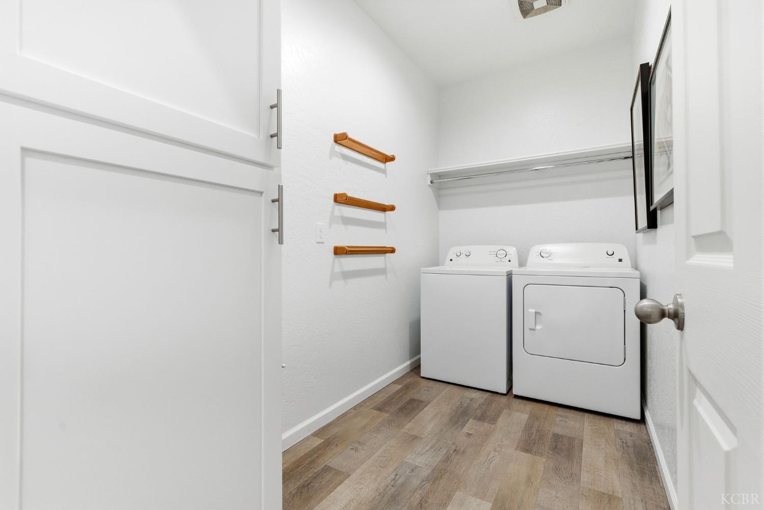 512 Daphne Ln, Lemoore, CA 93245