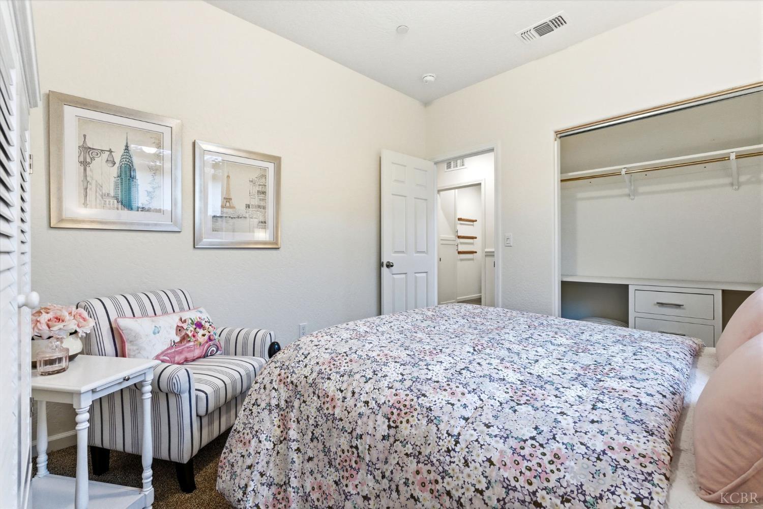 512 Daphne Ln, Lemoore, CA 93245