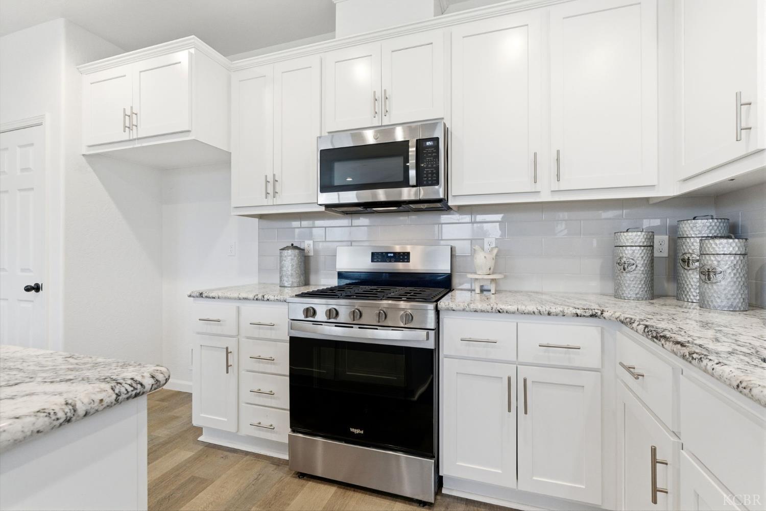 512 Daphne Ln, Lemoore, CA 93245