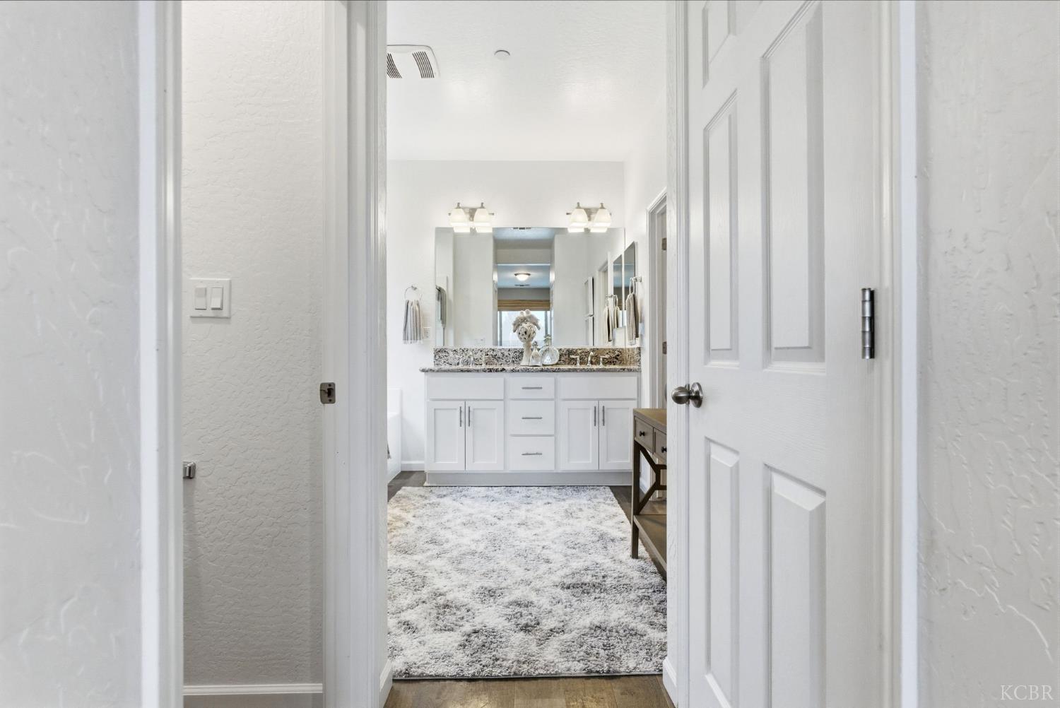 512 Daphne Ln, Lemoore, CA 93245