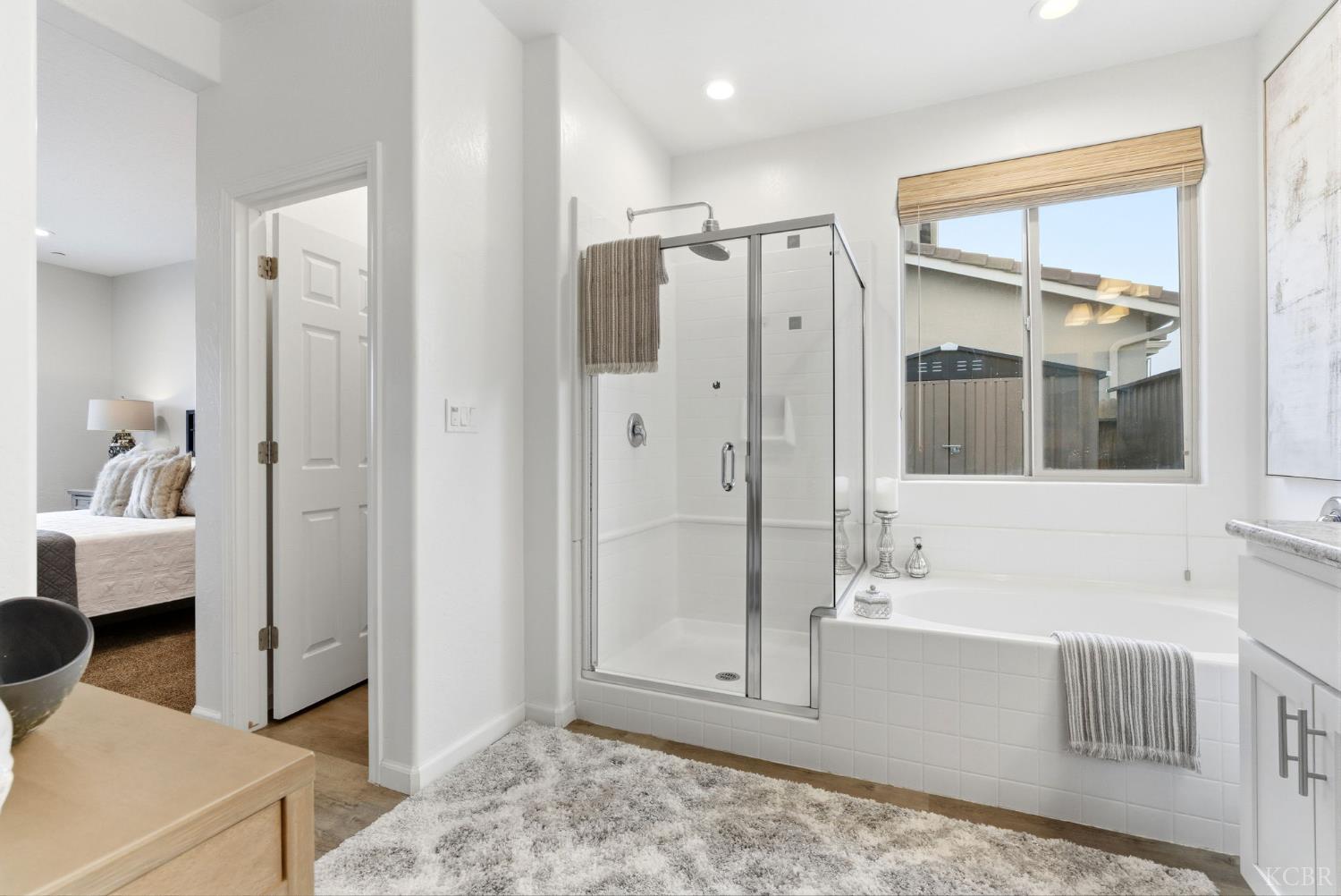 512 Daphne Ln, Lemoore, CA 93245