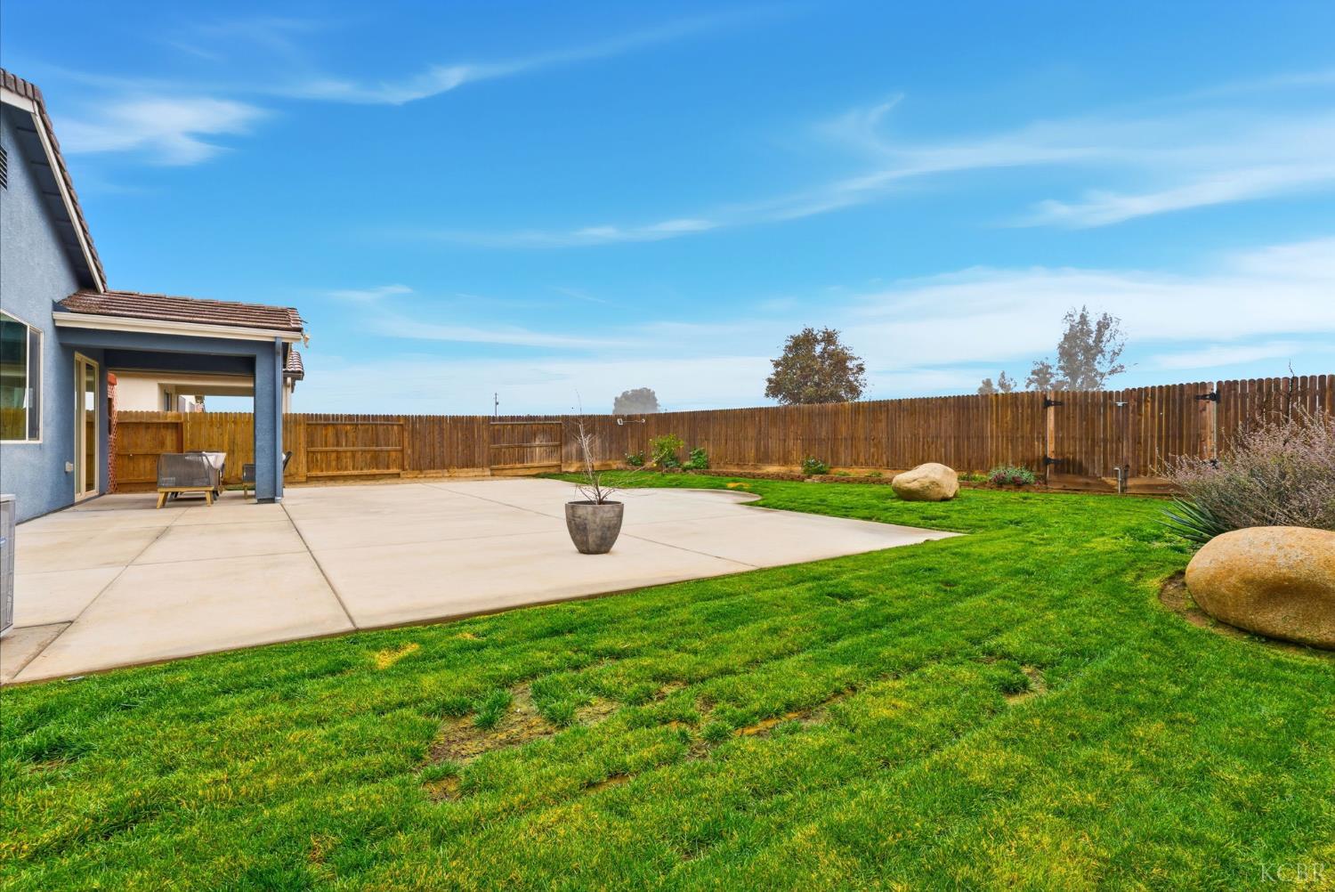 512 Daphne Ln, Lemoore, CA 93245