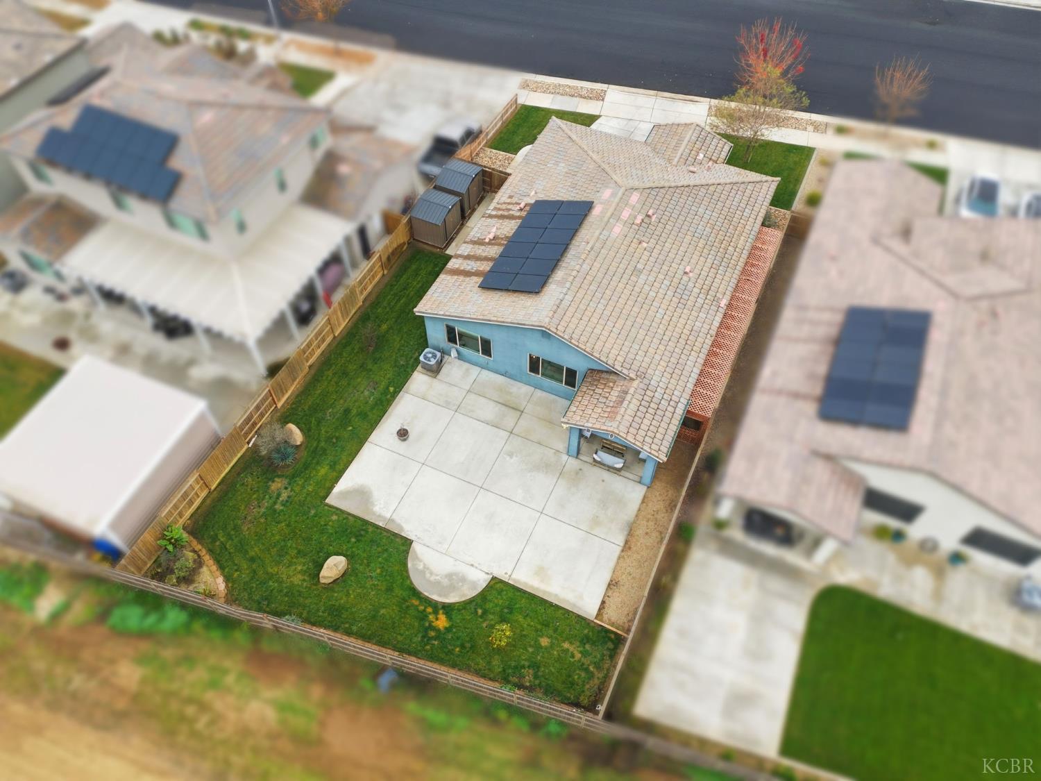 512 Daphne Ln, Lemoore, CA 93245