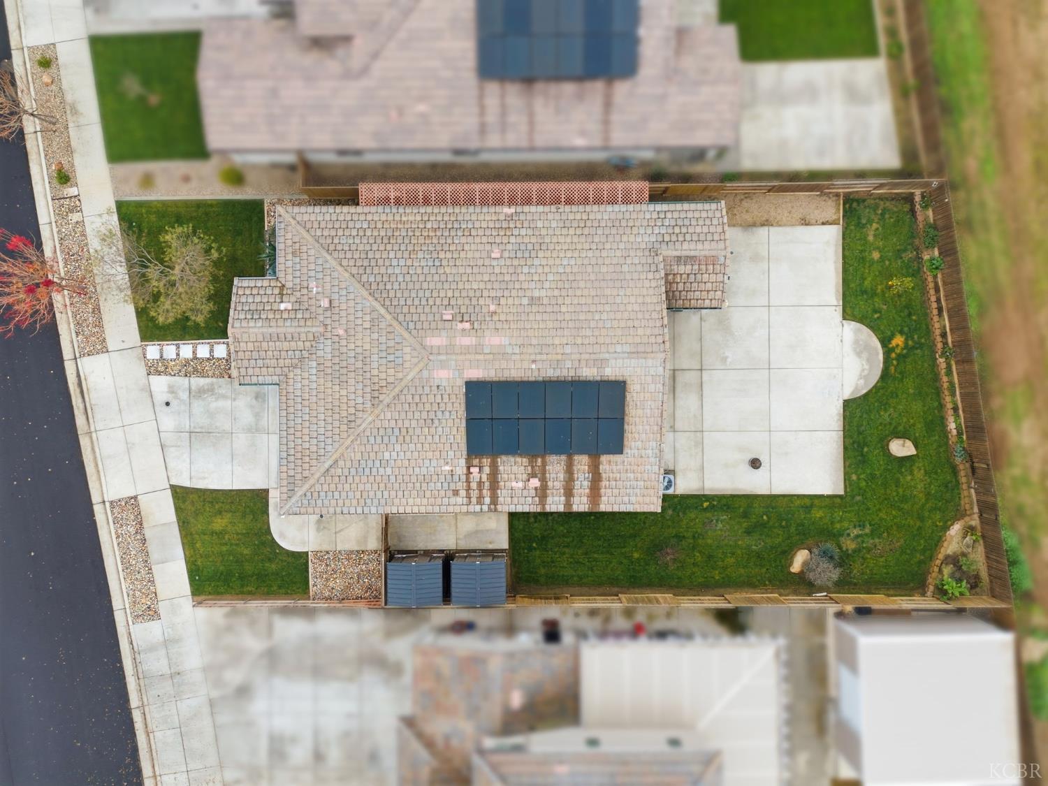 512 Daphne Ln, Lemoore, CA 93245