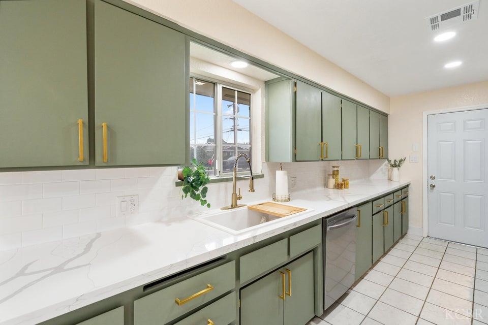 237 W Glendale Ave, Lemoore, CA 93245