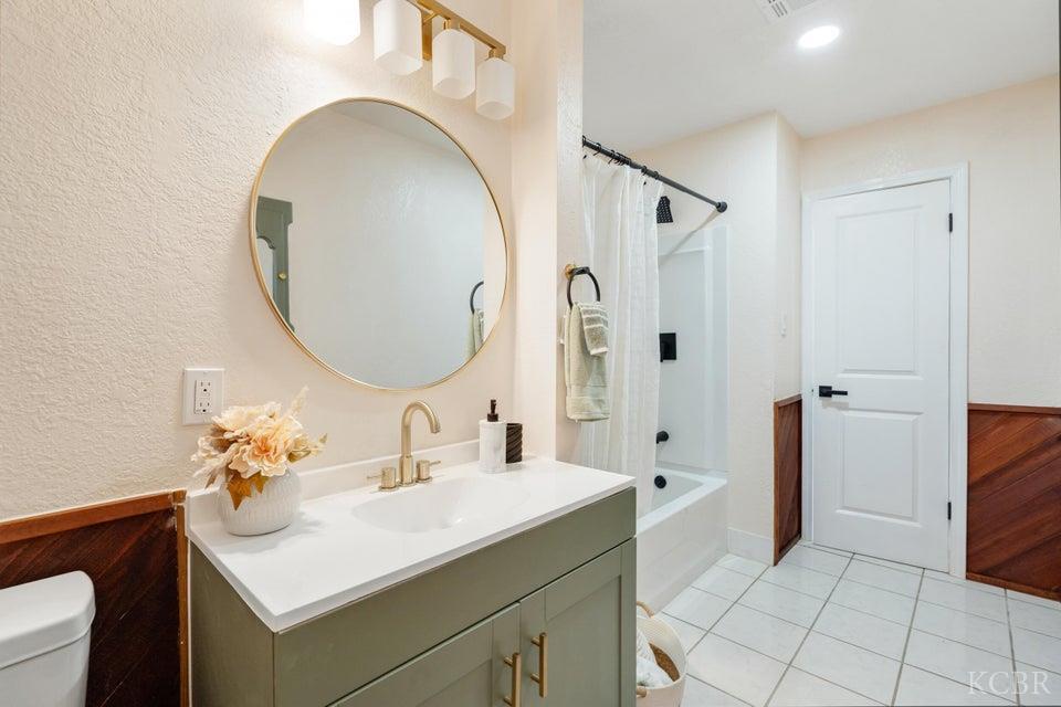 237 W Glendale Ave, Lemoore, CA 93245