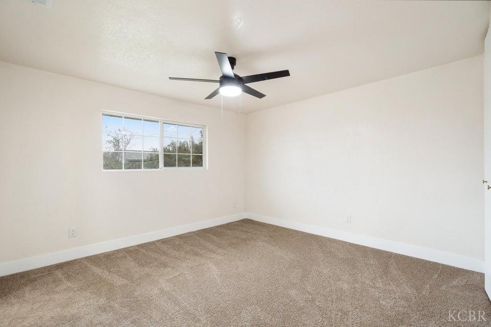 237 W Glendale Ave, Lemoore, CA 93245