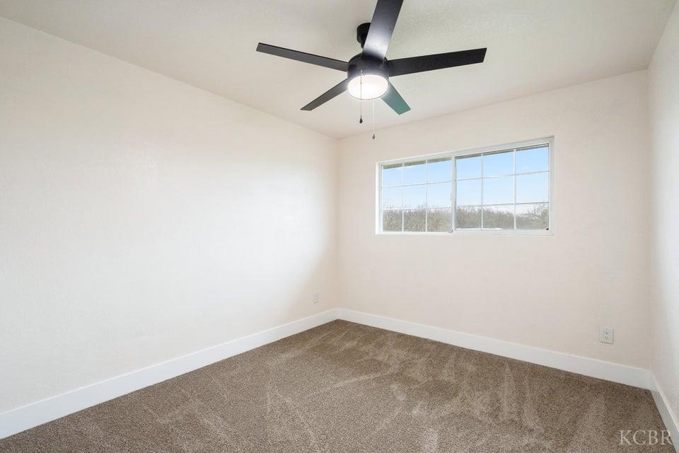 237 W Glendale Ave, Lemoore, CA 93245