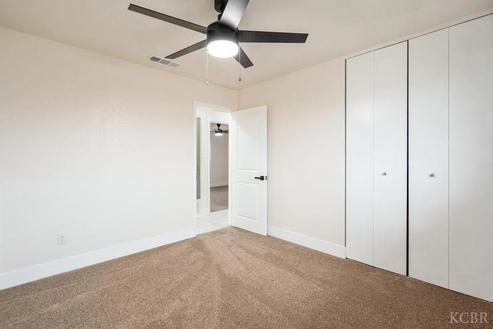 237 W Glendale Ave, Lemoore, CA 93245