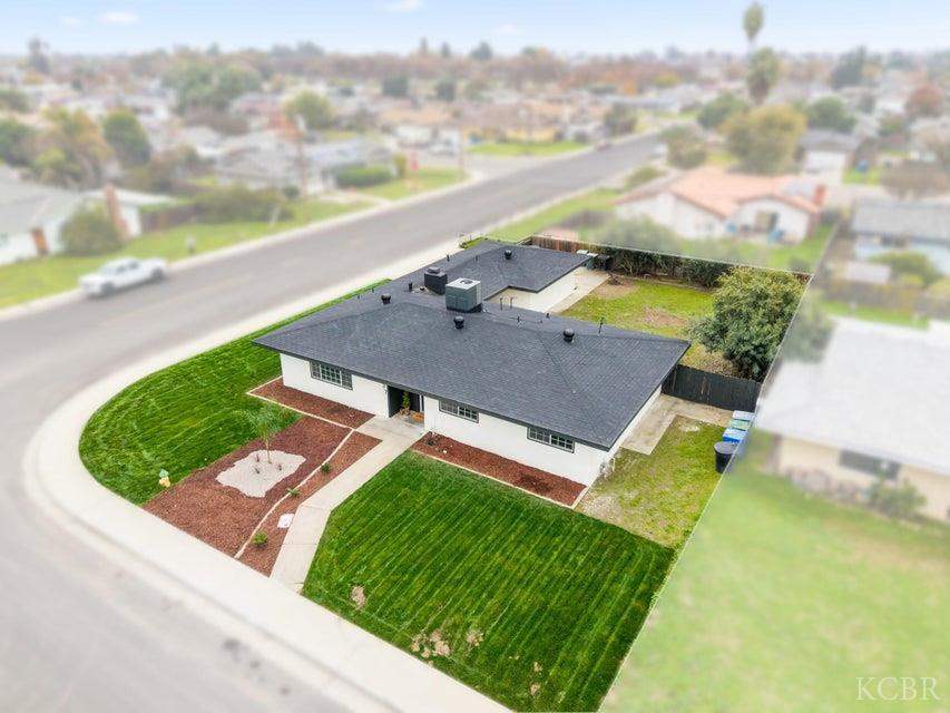 237 W Glendale Ave, Lemoore, CA 93245