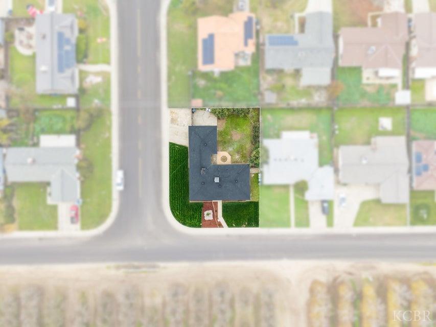 237 W Glendale Ave, Lemoore, CA 93245