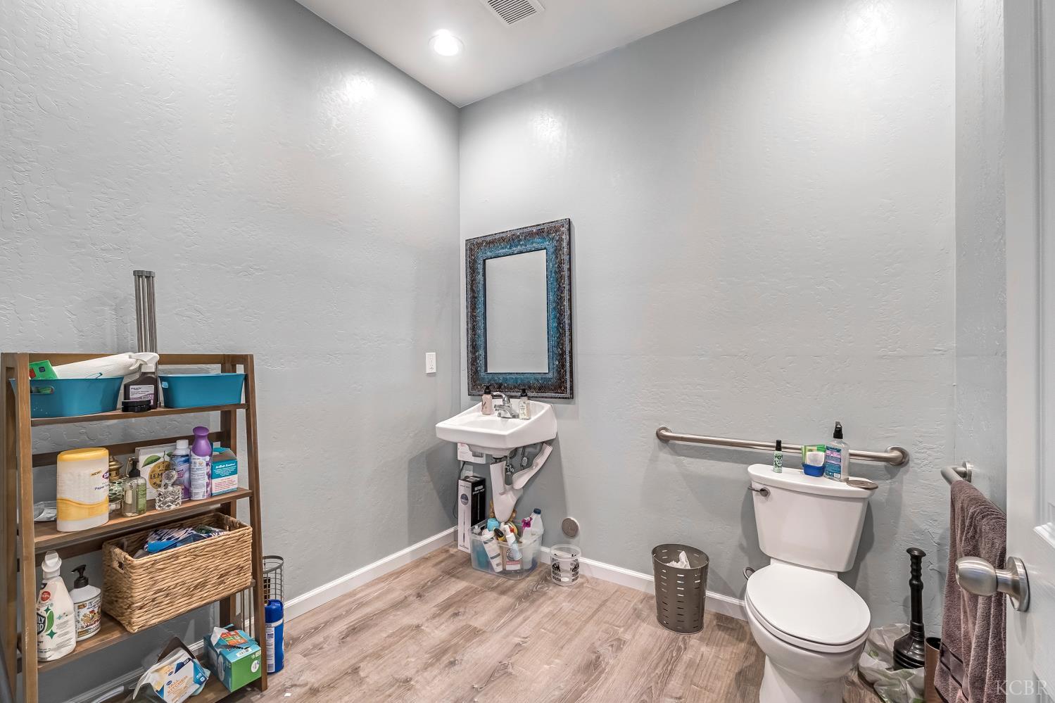 211 Keith St, Hanford, CA 93230