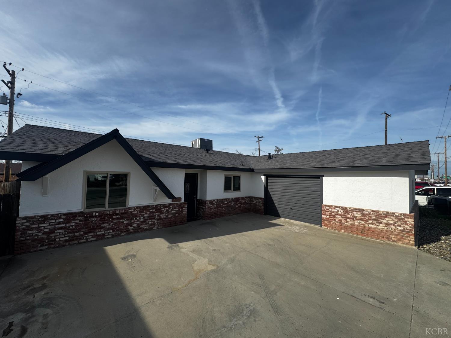 1146 S 12th Ave S, Hanford, CA 93230