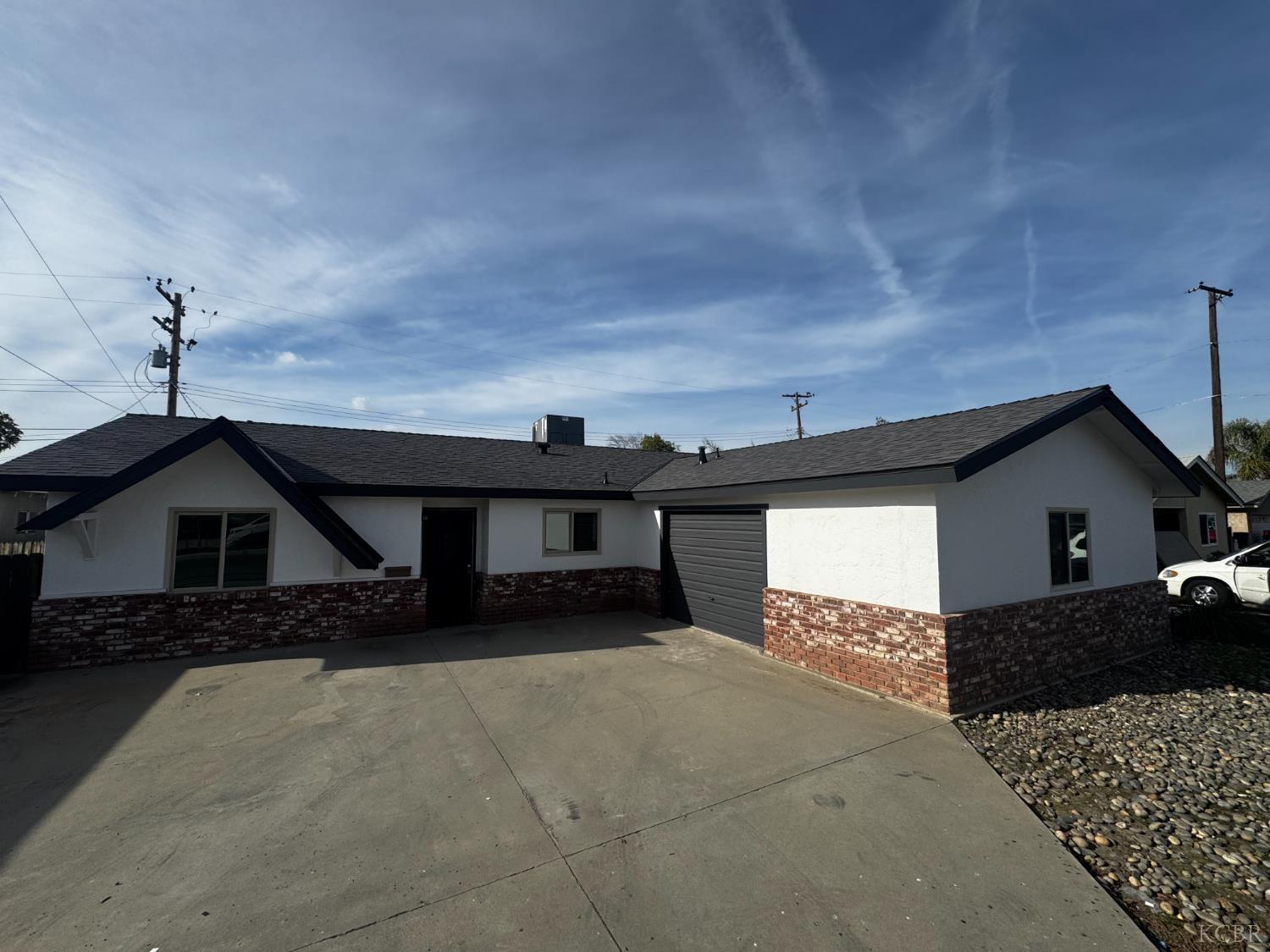 1146 S 12th Ave S, Hanford, CA 93230