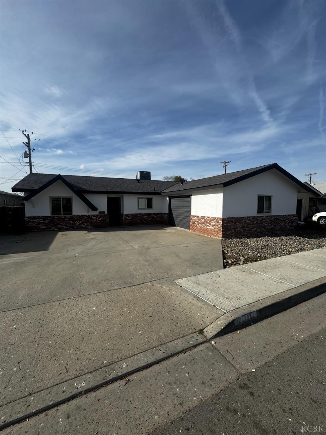1146 S 12th Ave S, Hanford, CA 93230