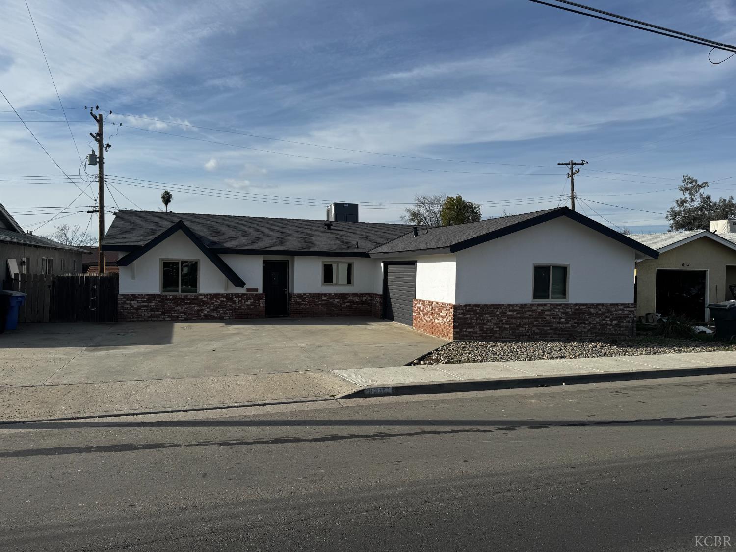1146 S 12th Ave S, Hanford, CA 93230